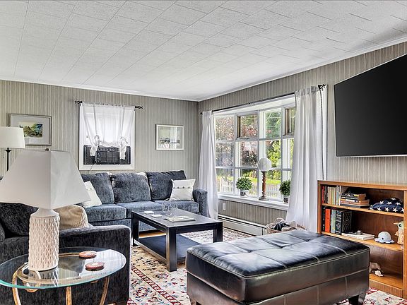 3rd image of 10 Ritchie Pl