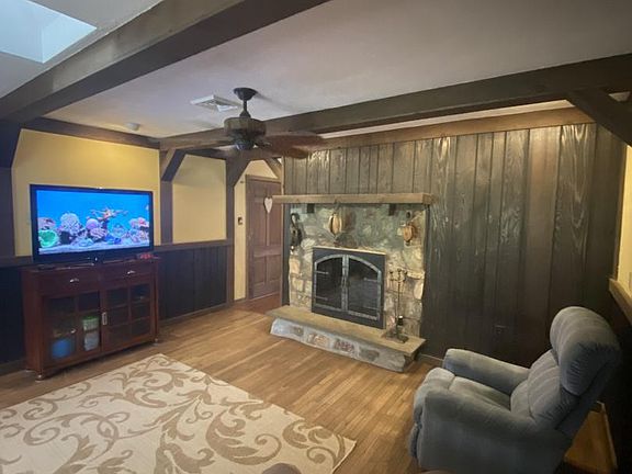 4th image of 1429 Crestmont Dr