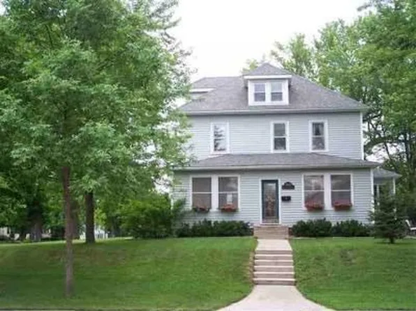 1006 W Fairview Ave, Olivia, MN 56277