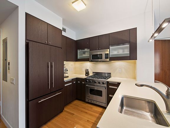 3rd image of 454 W 54th St APT 4F