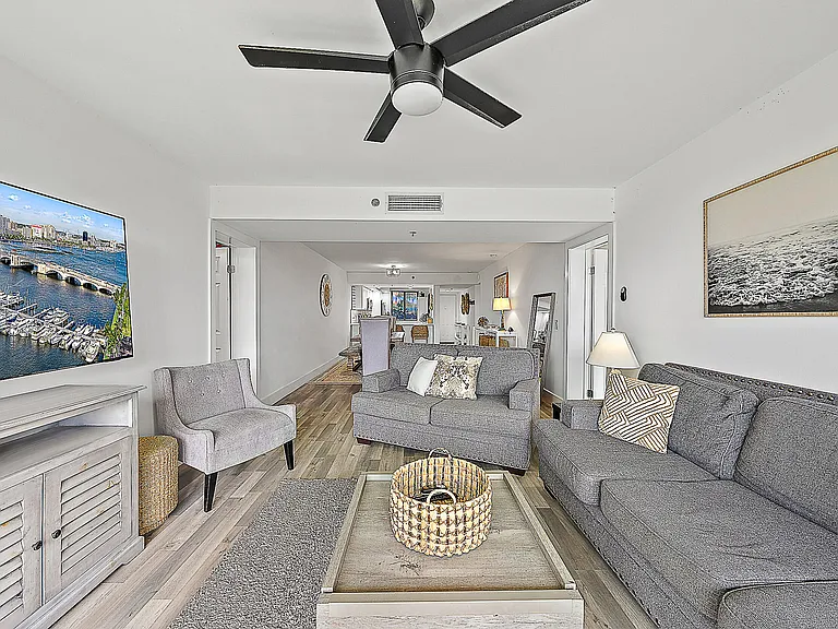 101 S Seas Dr #105 — Photo 11