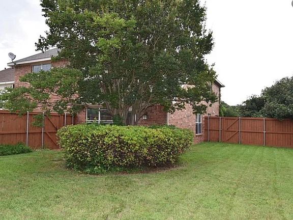 4th image of 8005 Greenwood Dr