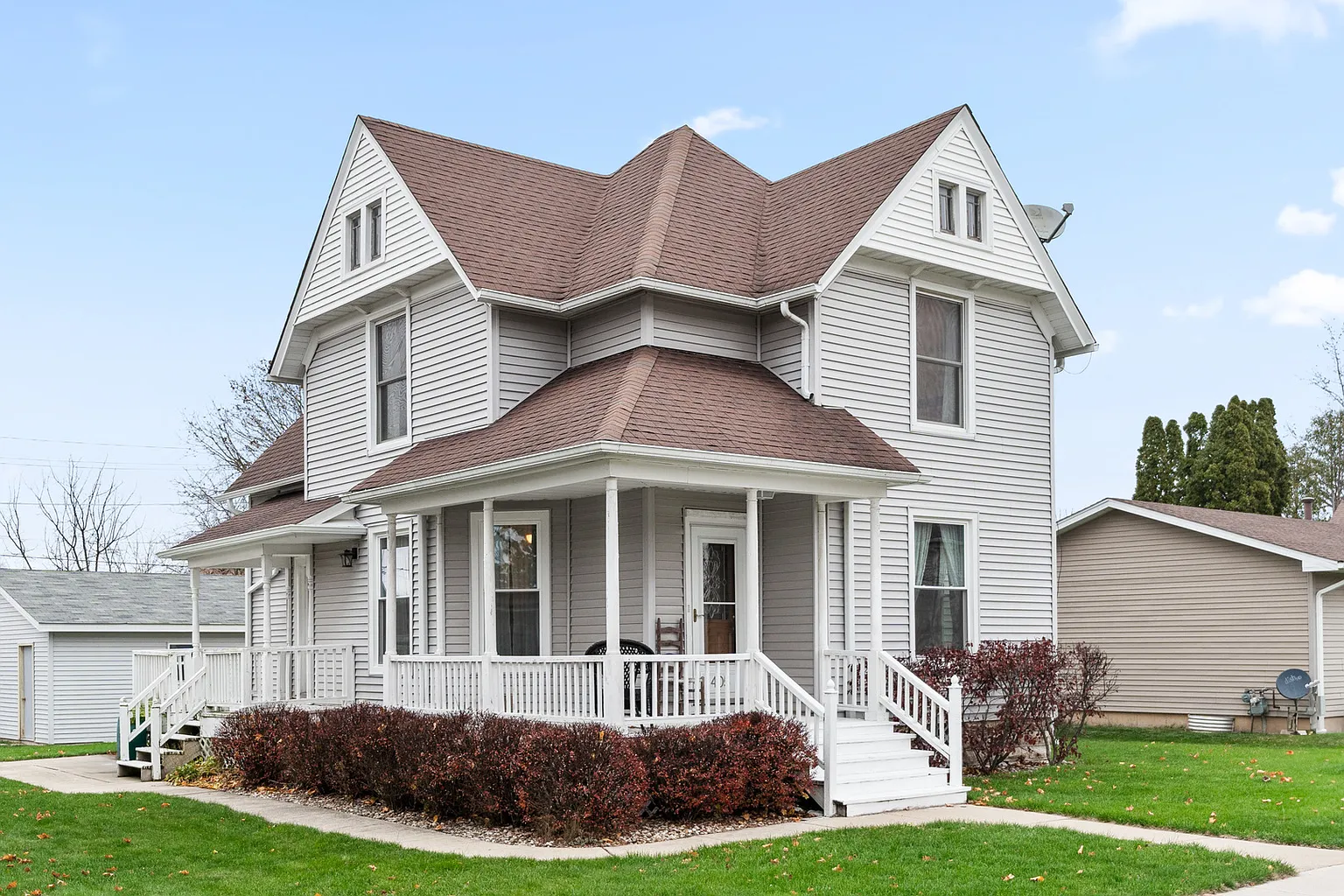 405 W South St photo 1