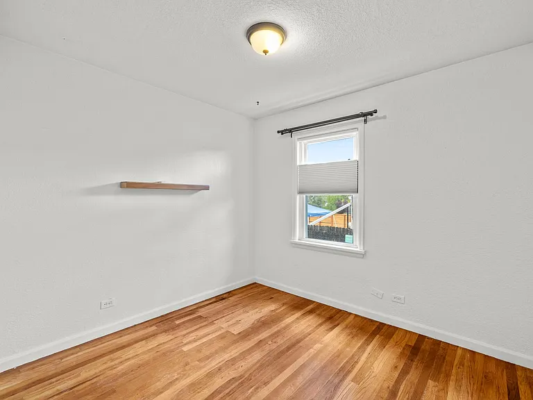 1085 King St — Photo 9