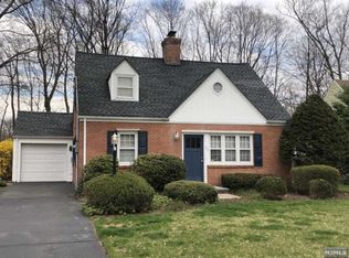 321 Abbey Ct, Ridgewood, NJ 07450