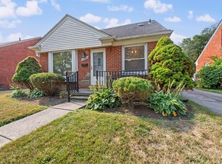 21248 Newcastle Rd, Harper Woods, MI 48225