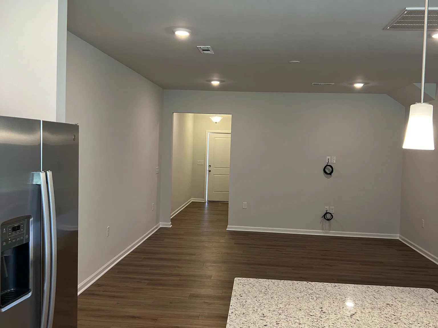 3 bed, 2.5 bath, 1748 sqft, $1,875 — Photo 4