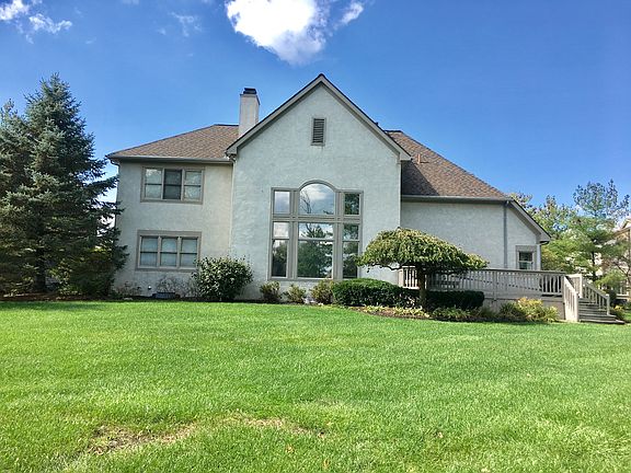 3rd image of 6243 Inverurie Dr W