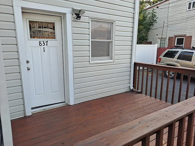 837 W Liberty St #1 — Photo 13