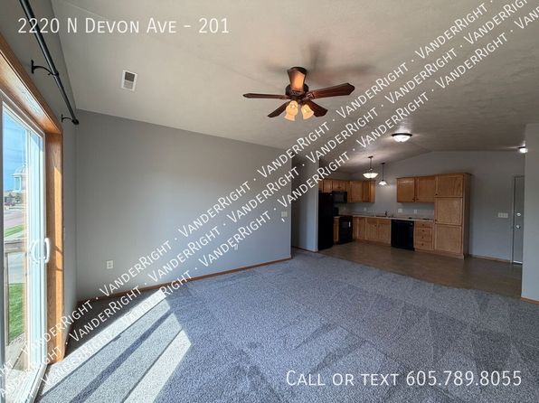 2220 N Devon Ave #201