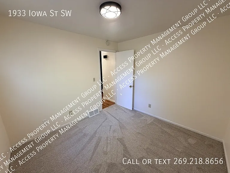 1933 Iowa St SW — Photo 18