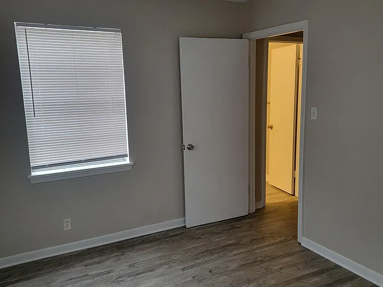 6202 Canal Blvd — Photo 7