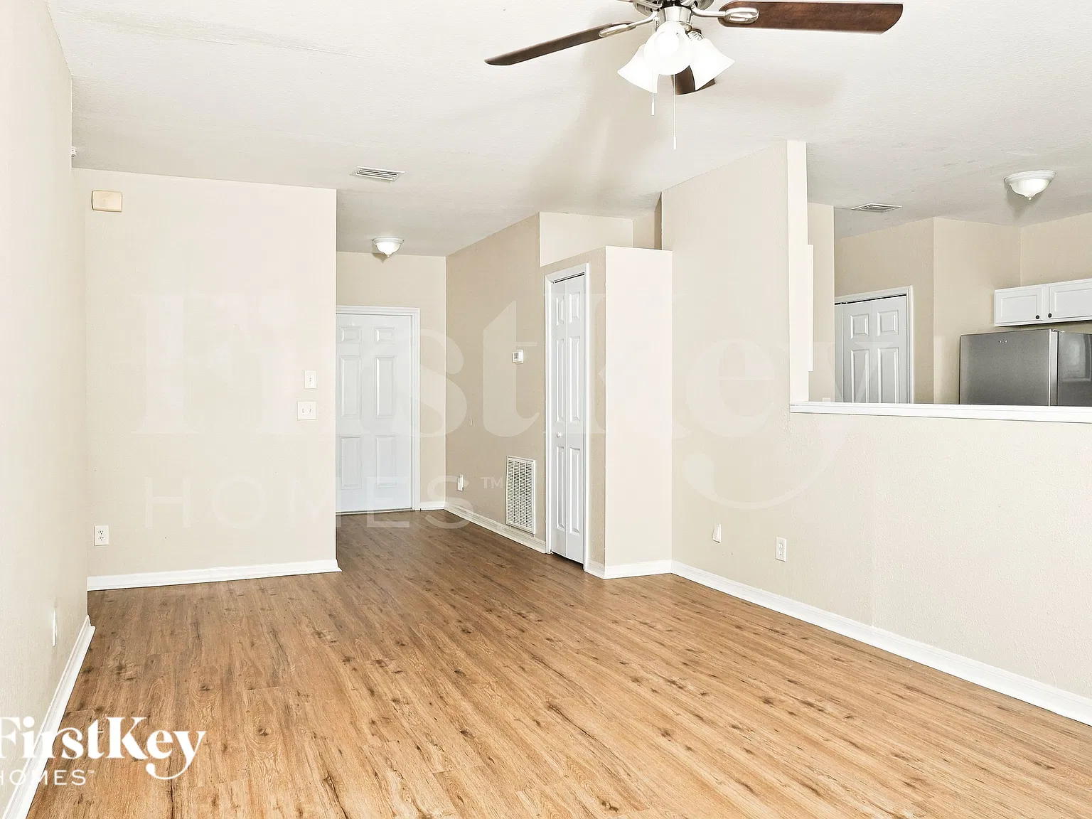 4 bed, 2.0 bath, 1400 sqft, $1,605 — Photo 3