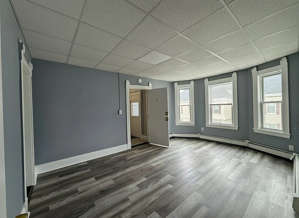 3 bed, 1.0 bath, 1000 sqft, $2,395 — Photo 1