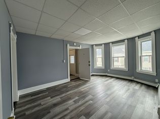 133 University Ave APT 5, Lowell, MA 01854