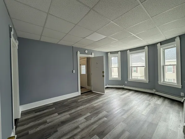 133 University Ave, Lowell, MA