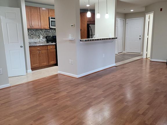 4th image of 9712 Lake Pointe Ct APT 101
