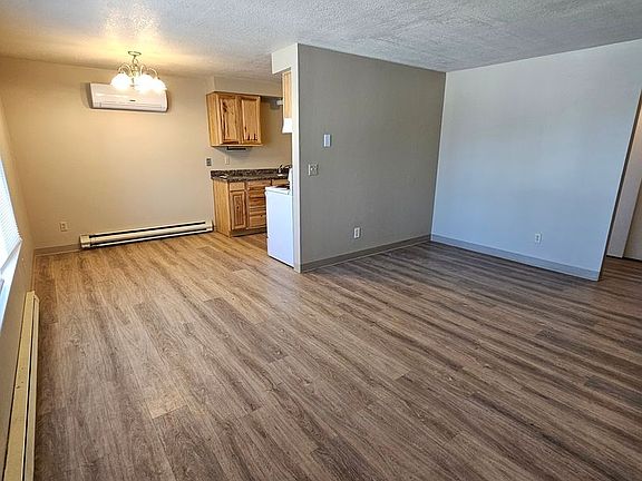 4th image of 1975 Crater Lake Ave APT 3