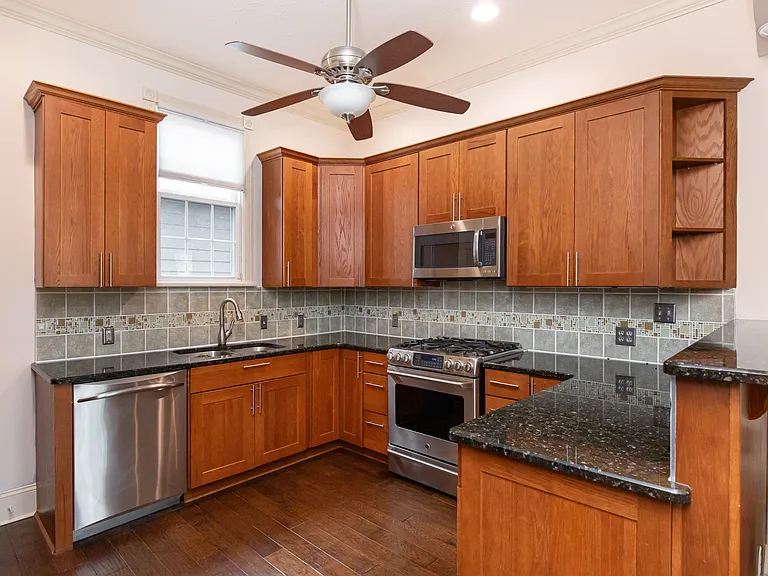 1502 Woodlawn Ave — Photo 44