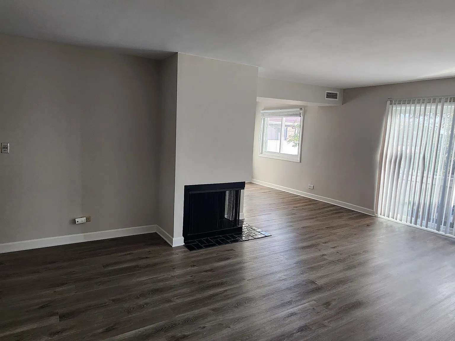 2 bed, 1100 sqft, $1,900 — Photo 1