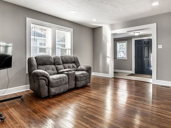 5th image of 4501 Winthrop Ave