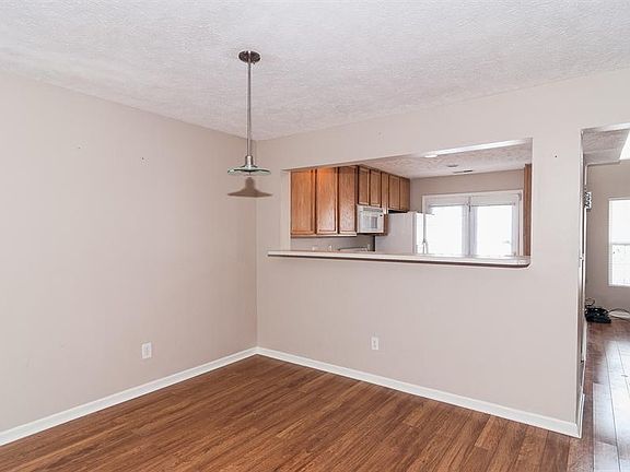 5th image of 502 Elkhart Dr