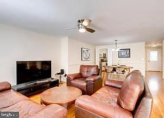 8931 Park Forest Dr — Photo 12