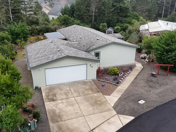 1600 Rhododendron Dr Space 17, Florence, OR 97439