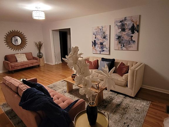 4th image of 574 Lovedale Dr