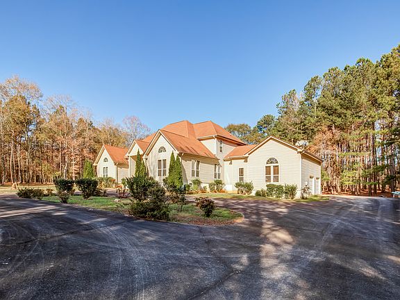 4th image of 65 White Tail Dr