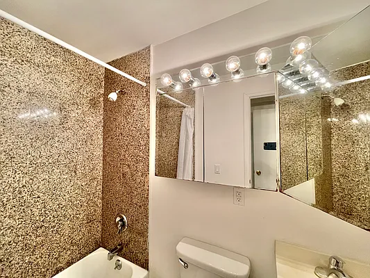 Rented by Avenues Real Estate | media 34