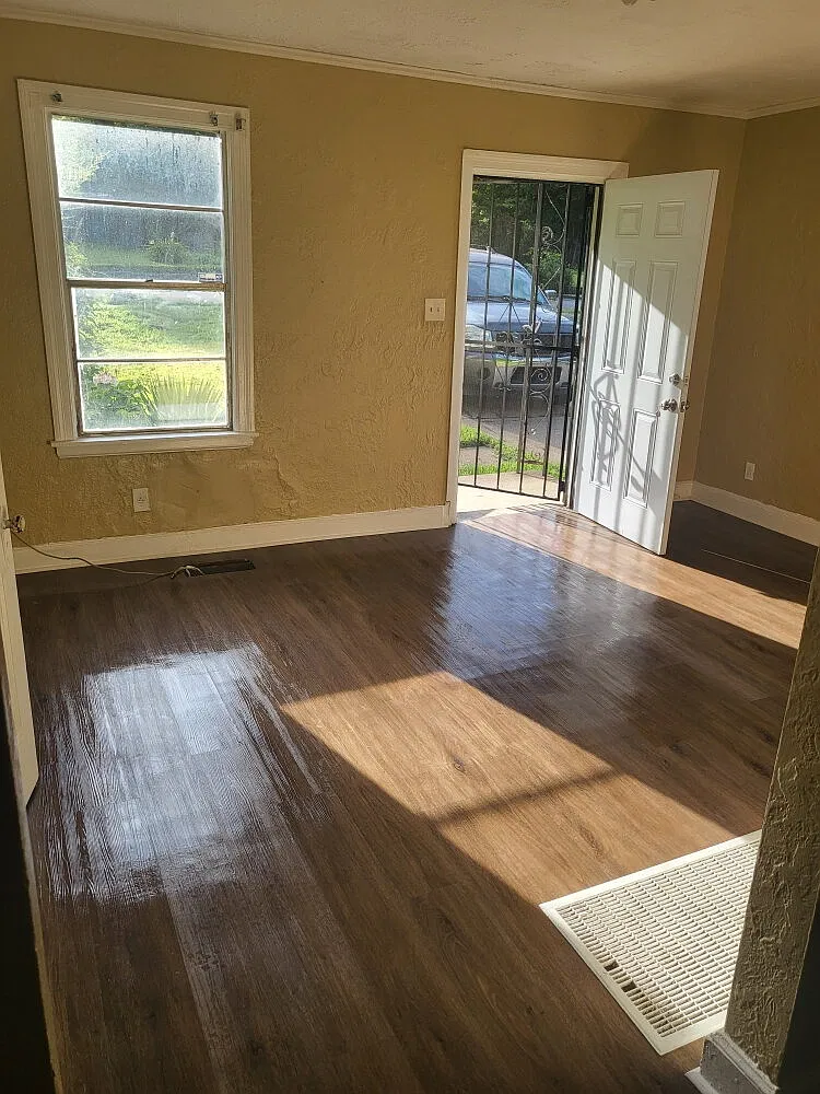 1 bed, 1.0 bath, $700 — Photo 2