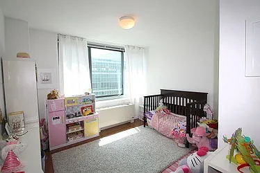 Rented by Space Marketing Shop