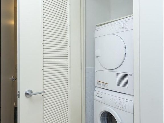 5th image of 1510 Lexington Ave APT 2N