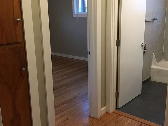 5th image of 7131 N Maryland Ave #6431882