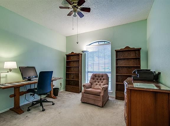 2nd image of 2405 Lone Oak Trl