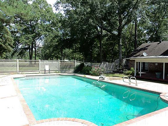 4th image of 107 Sunshine Ln #L