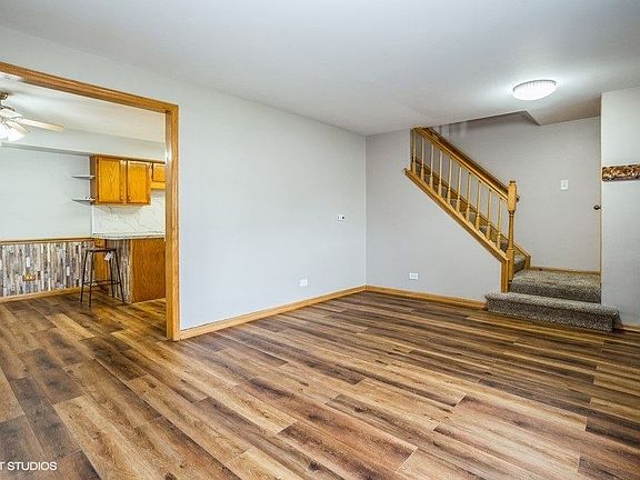 4th image of 1313 Kingsbury Dr Unit C