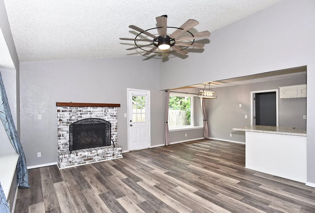 3 bed, 2.0 bath, 1124 sqft, $1,550 — Photo 4