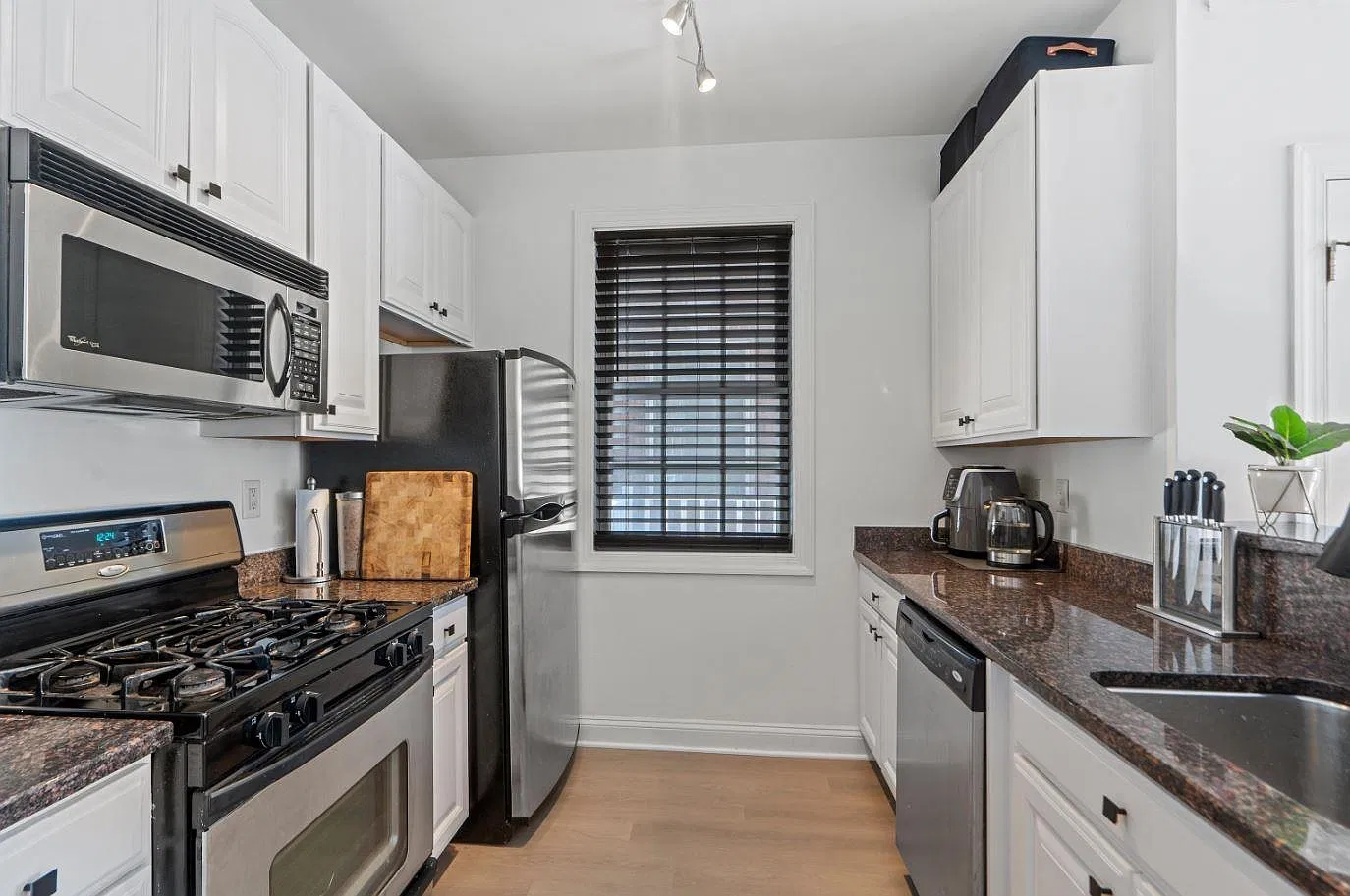 1 bed, 1.0 bath, 636 sqft, $2,400 — Photo 3
