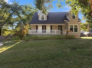 6902 Michael Ln, Pleasant Valley, MO 64068