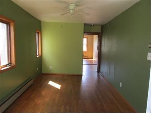 2nd image of 517 W Hawthorne Dr