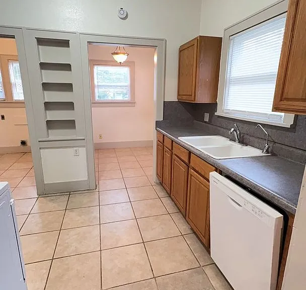 1326 W Elm Ave — Photo 5