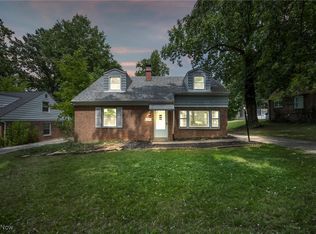 1009 Renfield Rd, Cleveland Heights, OH 44121
