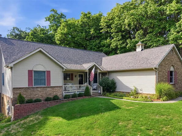 11325 Hartland Rd, Fenton, MI 48430