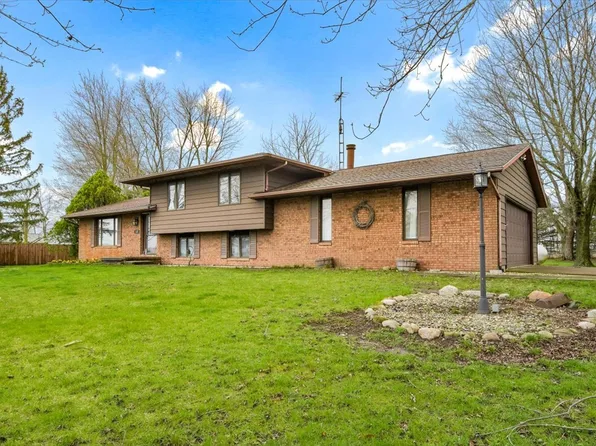 1702 Raymond Dr, Ogden, IL 61859