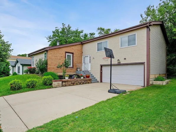 290 Loveland Dr, Glendale Heights, IL 60139