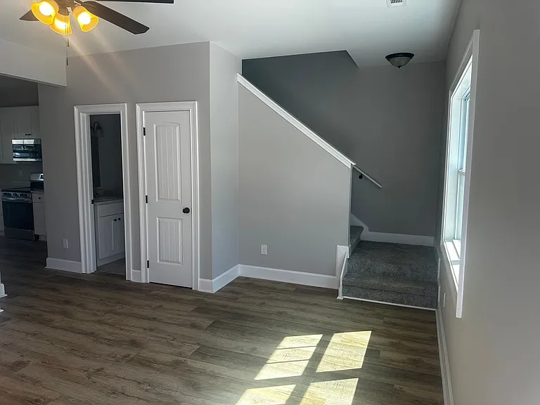 1223 S Main St — Photo 5