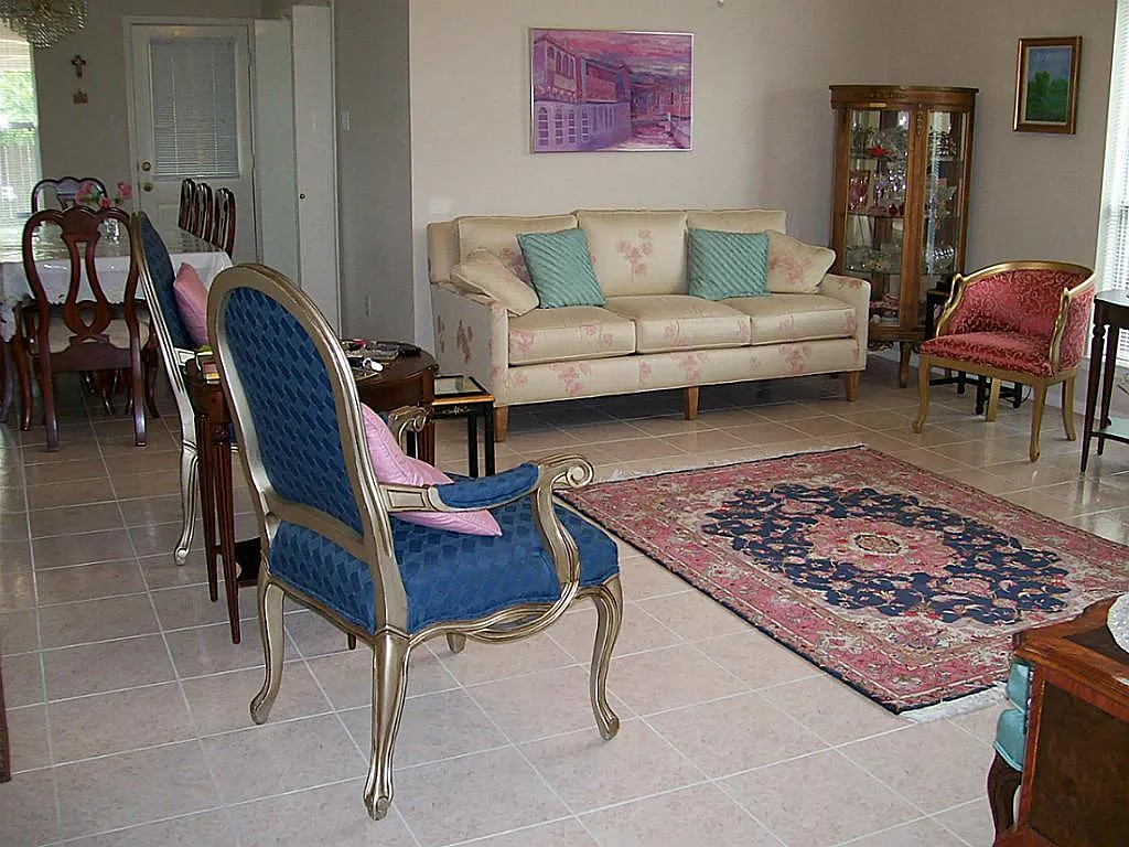 3 bed, 2.0 bath, 1313 sqft, $1,950 — Photo 3