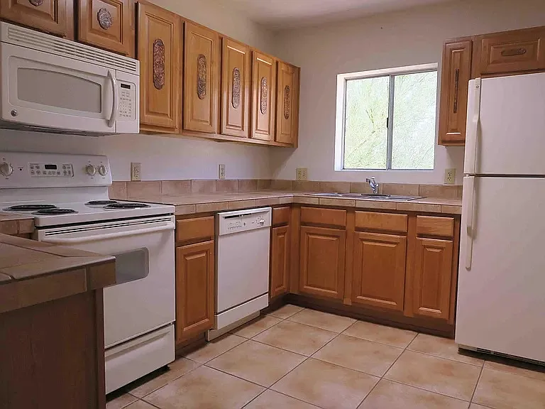 2 bed, 969 sqft, $1,550 — Photo 4